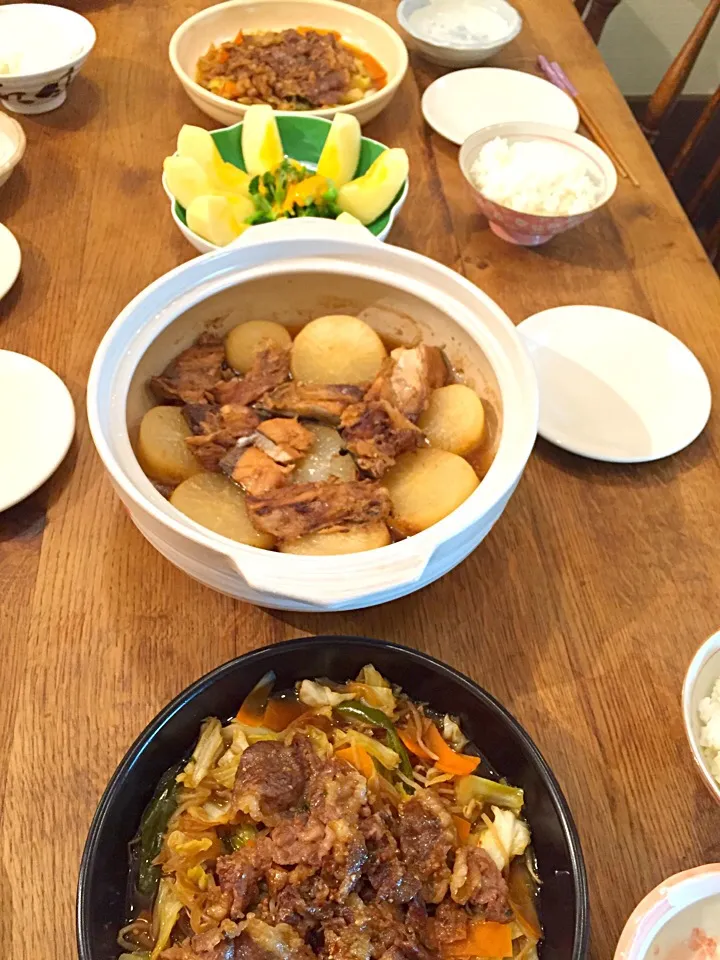 今日の晩御飯

佐賀牛のプルコギ風、ぶり大根、リンゴのデザート。

みんなで食べる食事は良いね。|Keisei Chouさん