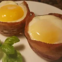 Cheesy Bacon Egg Cups|Cookeatsimplyさん