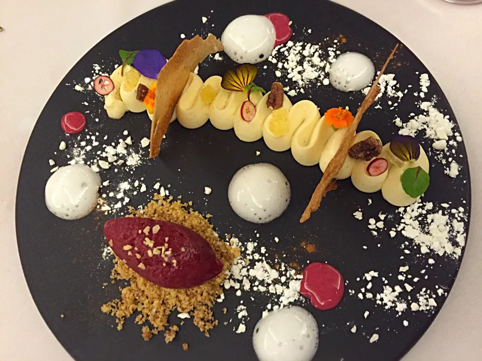 "White Christmas" - Cheesecake, raspberry sherbet, graham cracker dust|robert flickerさん