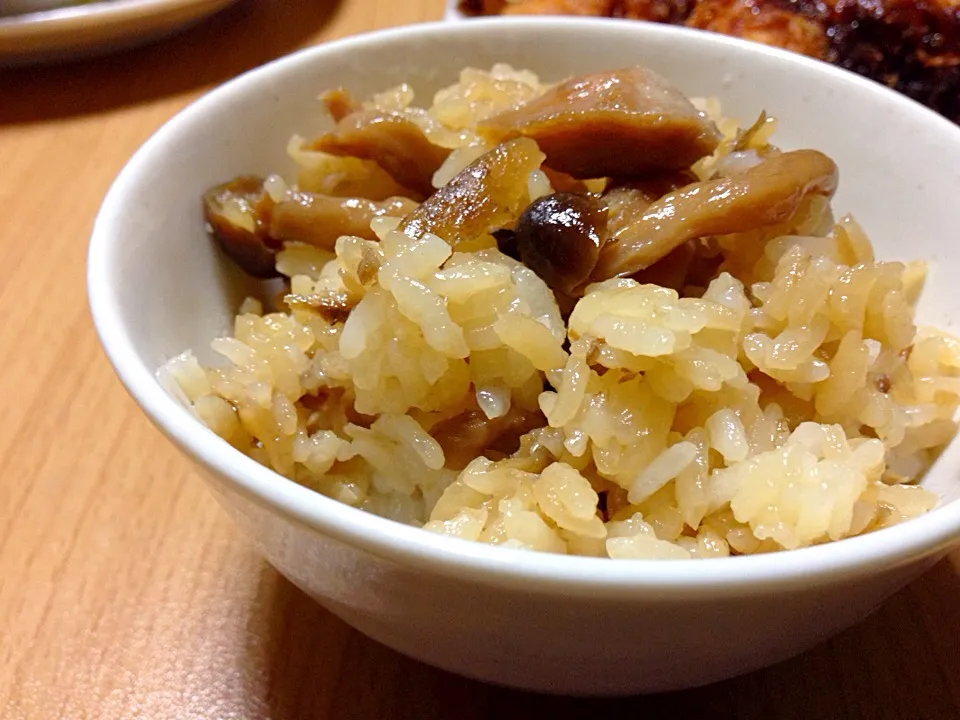 きのこと鶏肉で炊き込みごはん|こんこんさん