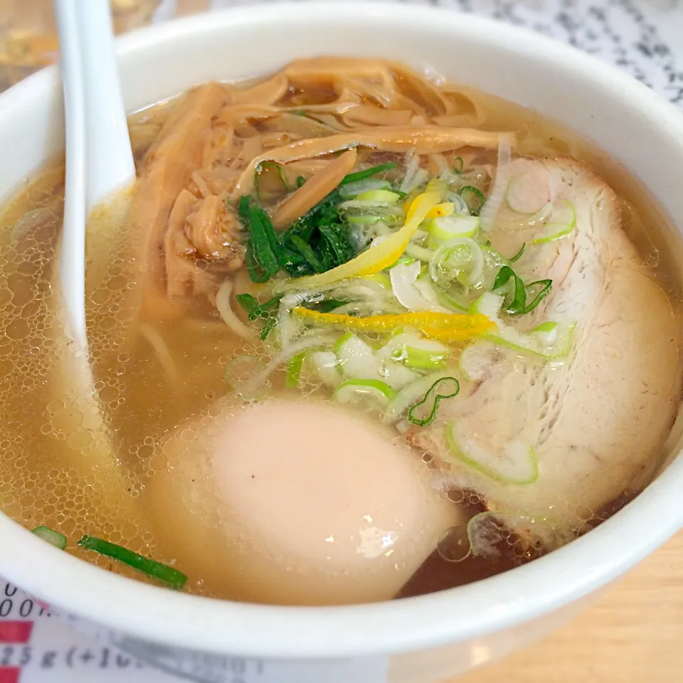 Snapdishの料理写真:鬼そば藤谷
鬼塩ラーメン味玉入り^_^|isshyaさん