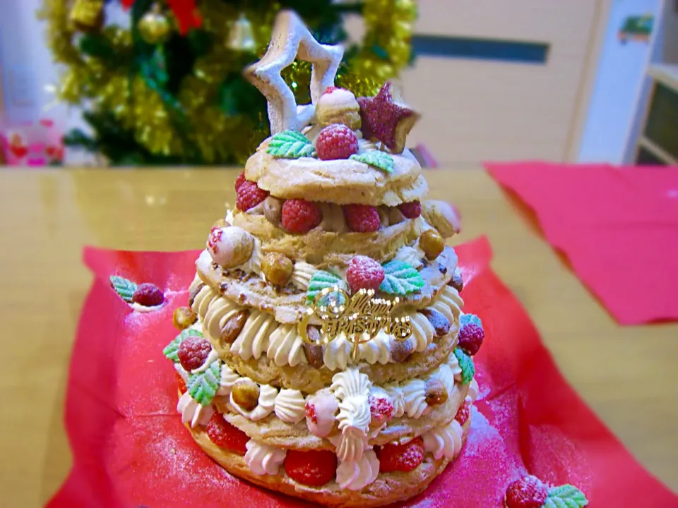 Snapdishの料理写真:2015X’mas cake                                                      “パリブレストのクリスマスツリー”|bakedpieさん