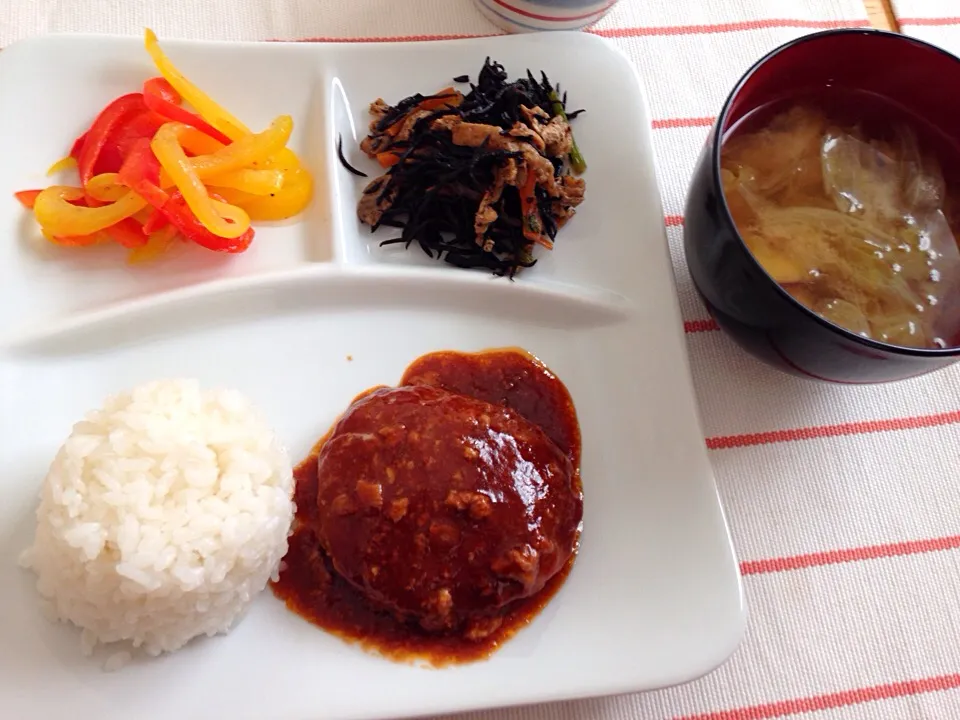 ハンバーグ ひじきの煮物 パプリカのマリネ レタスのお味噌汁|kao♡さん