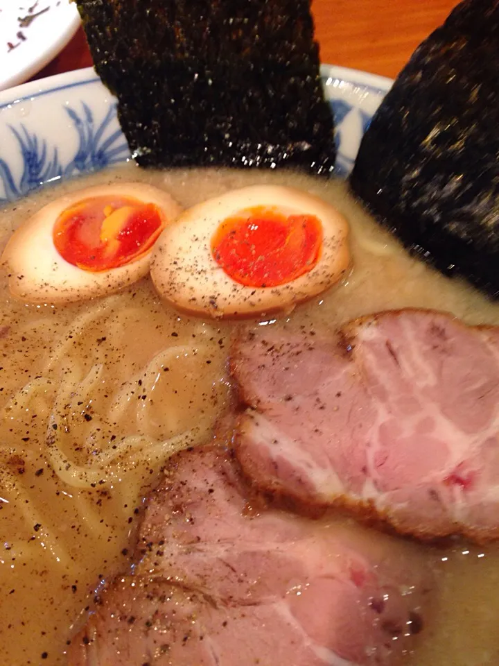 豚骨煮干し醤油ラーメン|てつさん