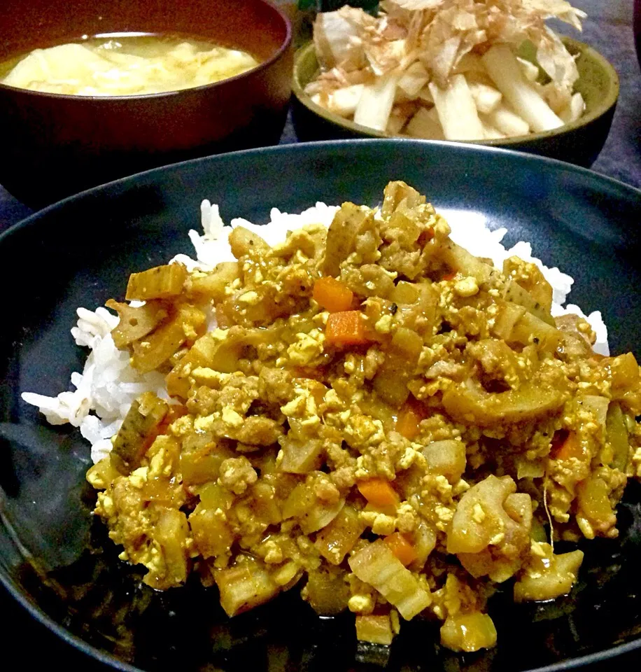 晩ごはん 日曜日はカレーの日 豆腐と根菜のキーマカレー ジャガと揚げの味噌汁    山芋のおかか醤油和え|ぽんたさん