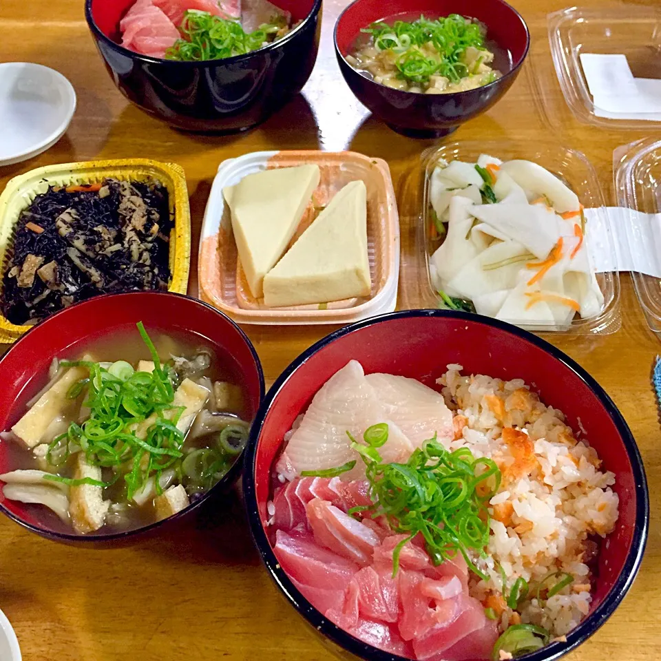 海鮮丼とキノコ汁、惣菜いろいろ*\(^o^)/*|すかラインさん