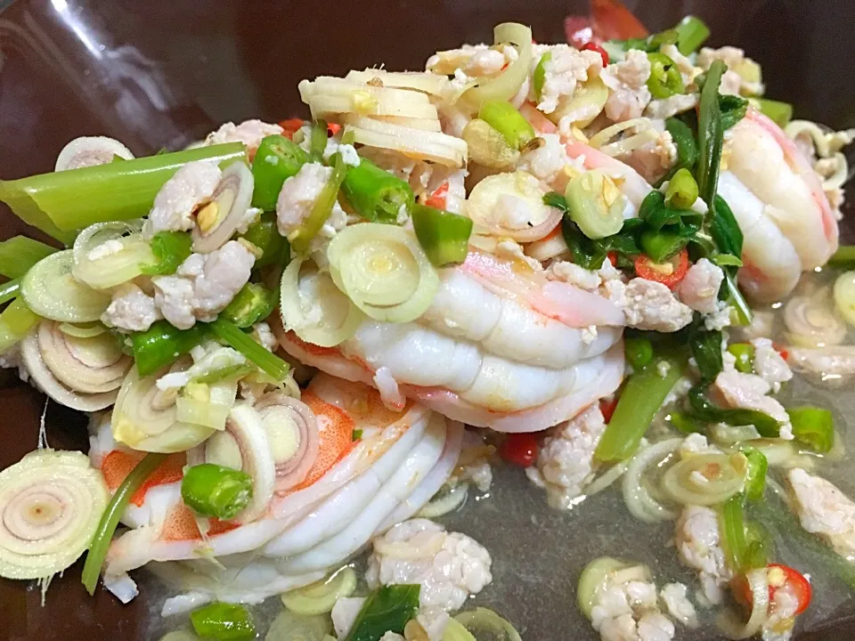 Spicy prawns and lemongrass salad|tanacha ganganandaさん