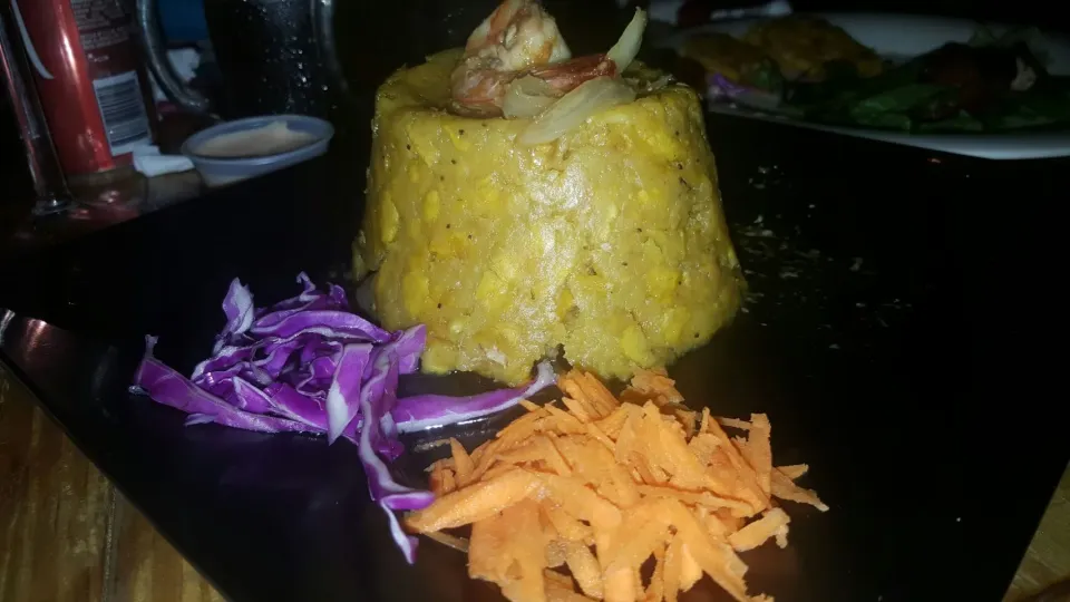 Snapdishの料理写真:Mofongo con camarones|Aury Mari Cruzさん