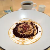 Snapdishの料理写真:ellecafé
ココナッツヨーグルト
ナッツチョコ♪|松本悦子さん