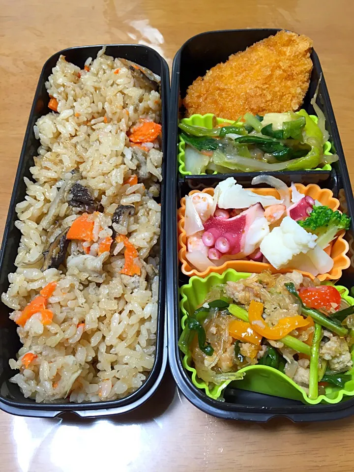 Snapdishの料理写真:中華おこわ弁当
パプリカのチャプチェ、タコとエビとカリフラワーのマリネ、ヒレカツ、白菜とあんかけ|Sawaさん