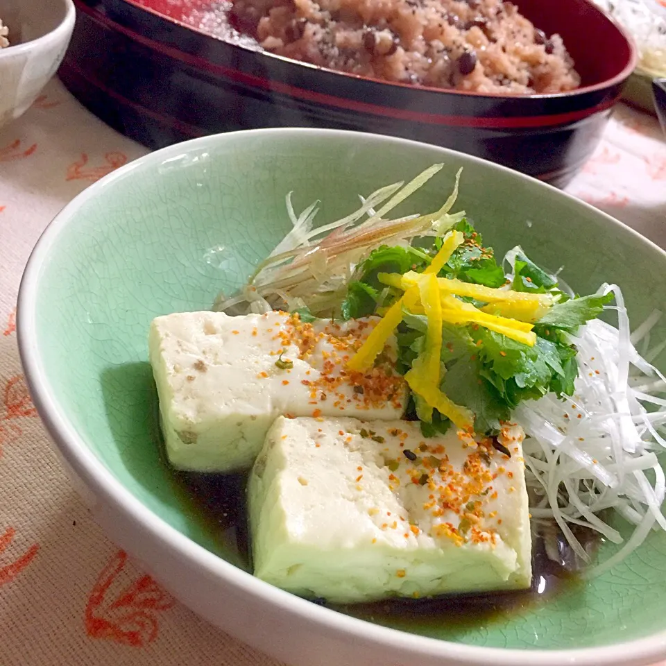 Snapdishの料理写真:薬味がメインの湯豆腐|🌀さん