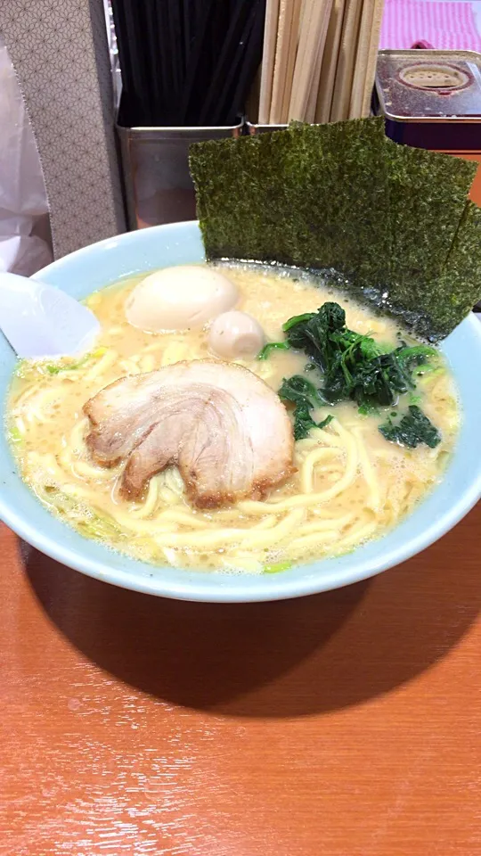 横浜家系ラーメン『魂心家』新宿小滝橋店 ＠ 味玉ラーメン 醤油|Minor.SSKさん