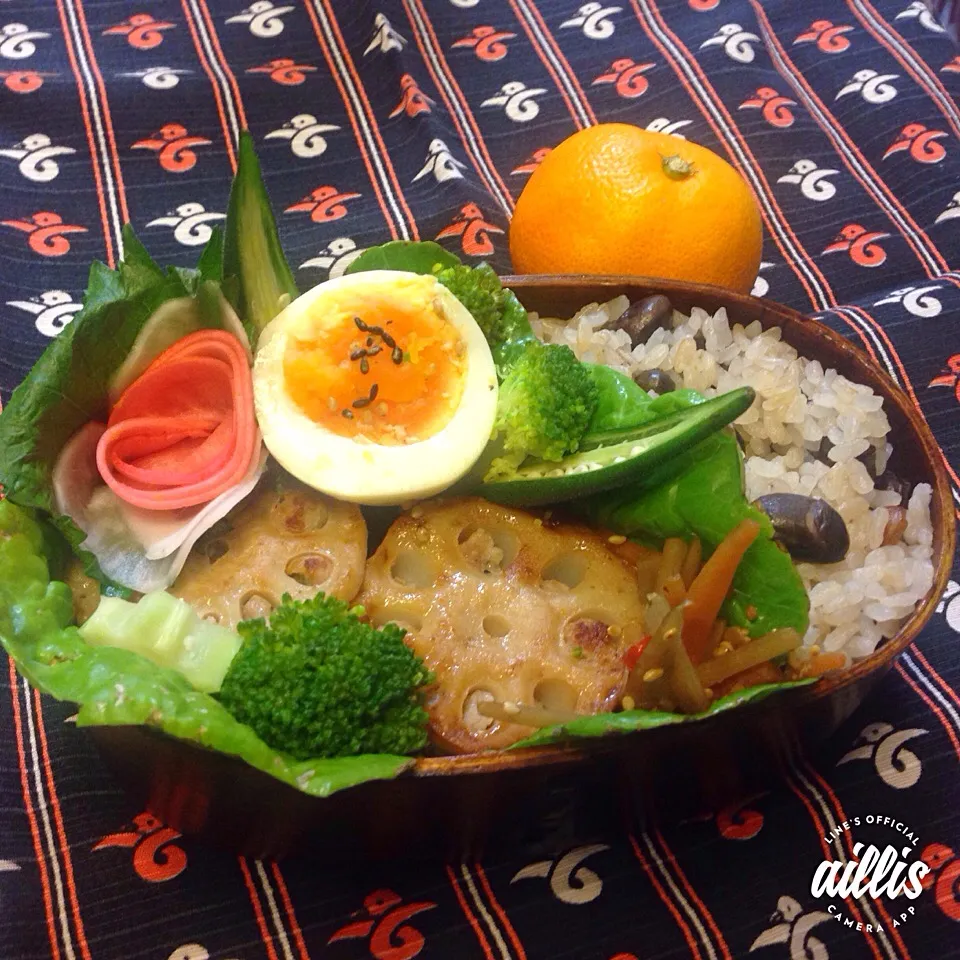 今日の私のお弁当は蓮根おからつくねです🎵|とんちんさん