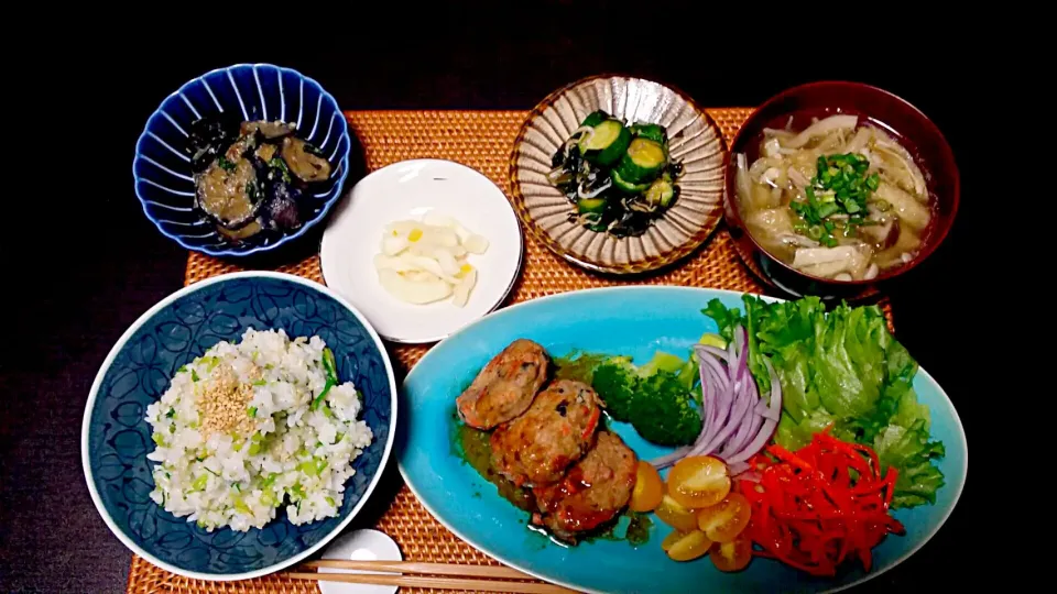 つくね、キャロットラペ、なすの味噌炒め、きのこ汁、蕪の葉の混ぜごはん|marukobudyさん