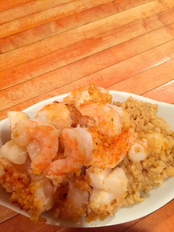 Baked shrimp and scallops with a garlic butter cracker topping!!|Michele Fortunatiさん