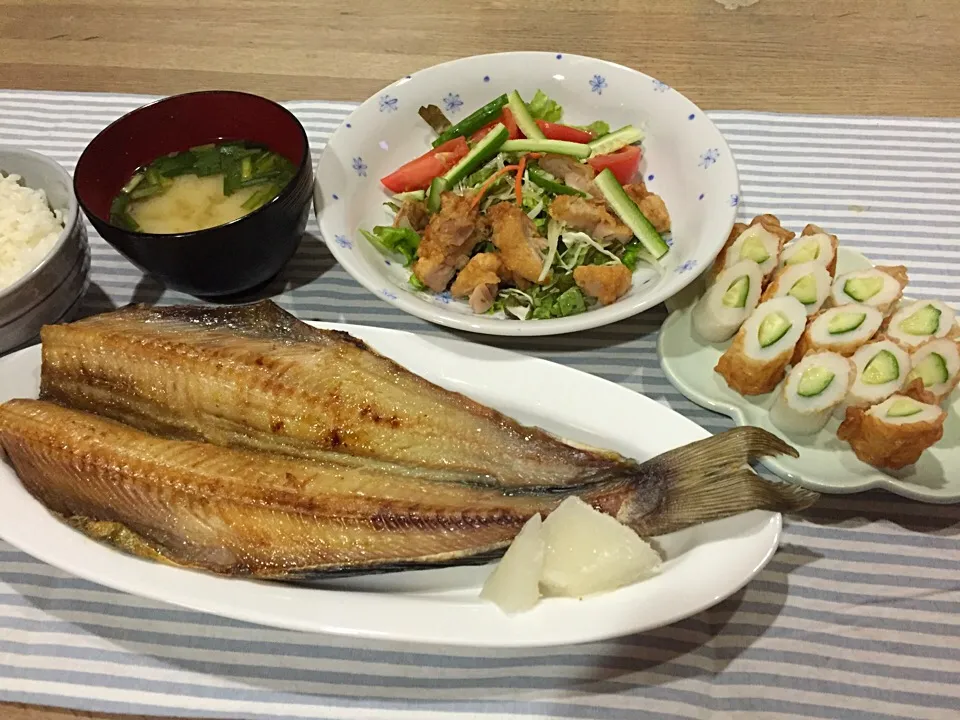 しまホッケ干物・デリカ唐揚げでサラダ・ちくわキュウリ・青梗菜と玉ねぎ味噌汁〜12/18晩御飯|まーままさん