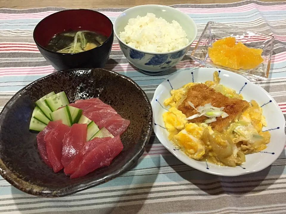 まぐろ刺身・カツとじ・油揚げワカメ味噌汁・天草みかん美娘〜12/20晩御飯|まーままさん