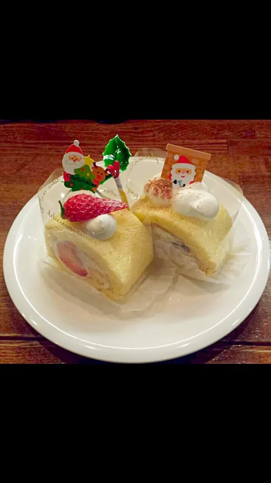 クリスマスケーキ！
イチゴのロールケーキと
栗のロールケーキ！|千恵さん