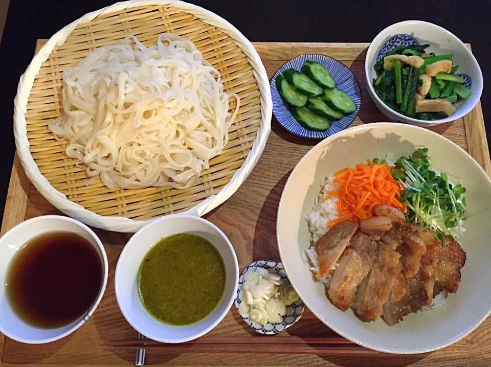 ⭕️稲庭うどんでグリーンカレーつけ麺
⭕️豚の生姜焼き丼
⭕️小松菜と揚げの煮浸し
⭕️浅漬けきゅうり|ayumiさん