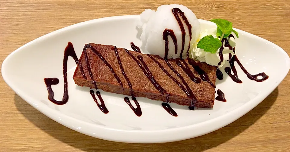 Brownie with Coconut Icecream|Kararak & Foodsさん