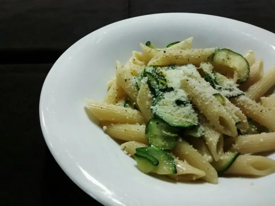 Penne e zucchine (ズッキーニのペンネ)|小鍋 (pentolina)さん