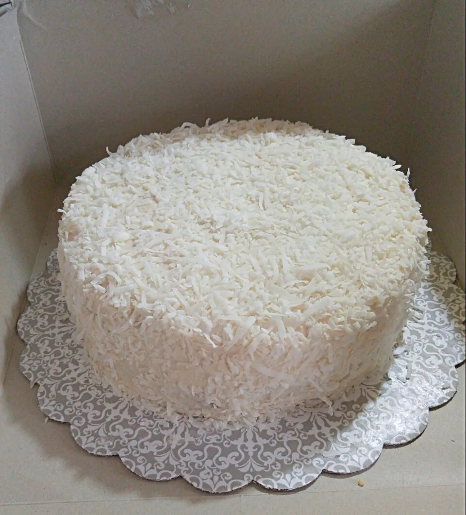 Snapdishの料理写真:Coconut cake|Allie Sanfordさん