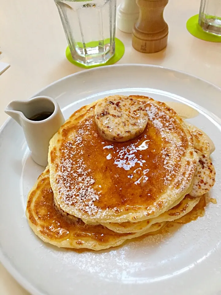 ふわふわスフレ系のパンケーキ☆甘さ控えめの生地で、シロップたっぷりでいただきました(*˘︶˘*).｡.:*♡|みつきさん