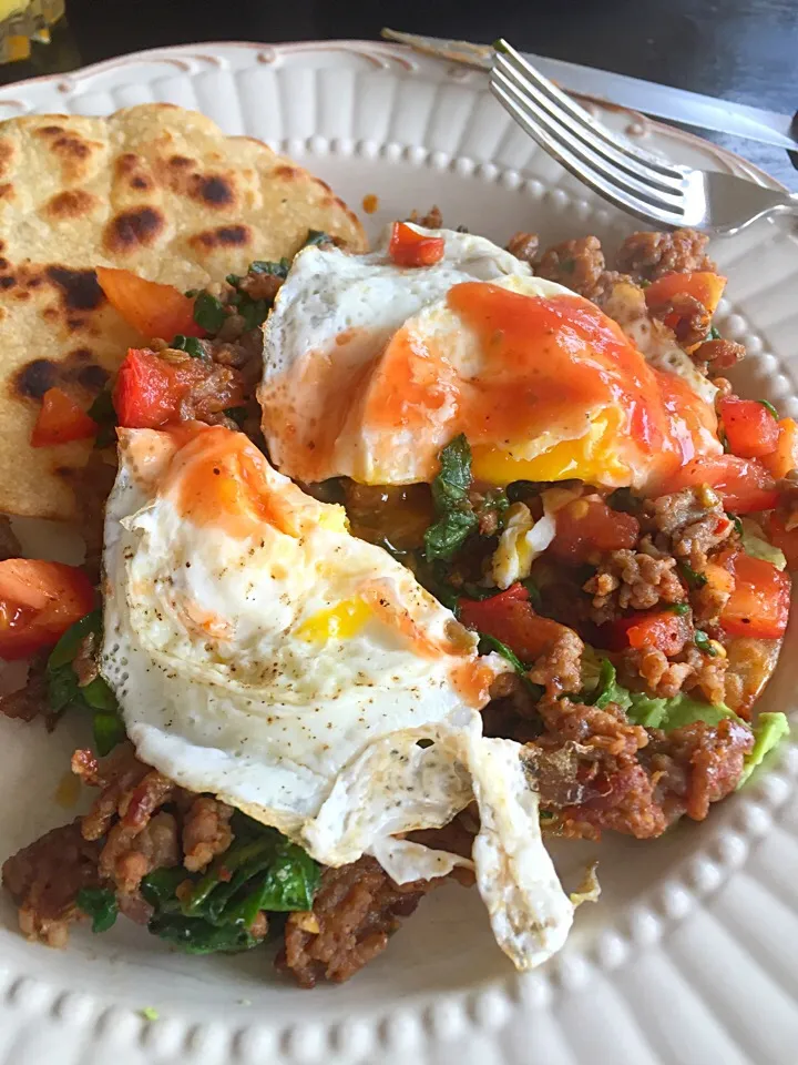 Fried Egg Tostada with Sausage, Spinach and Tomatoes|K Goodnessさん