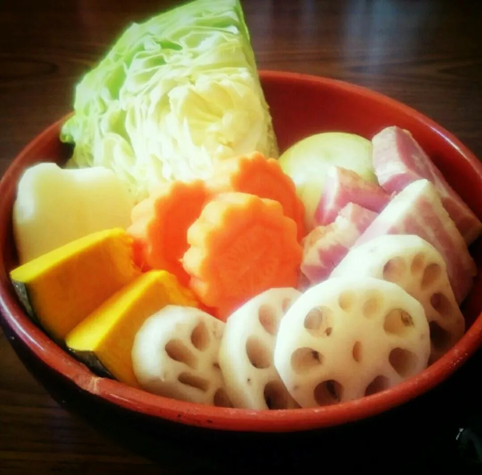 今夜の旦那ちゃんのお夕ご飯その①🙌✨たっぷりお野菜と農家の味噌漬けベーコンであったかポトフ🍲🍲|Yukiさん