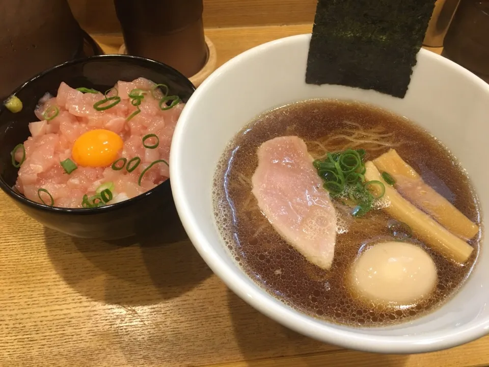 とろ玉醤油らーめん＋古白鶏のユッケ丼|マロさん