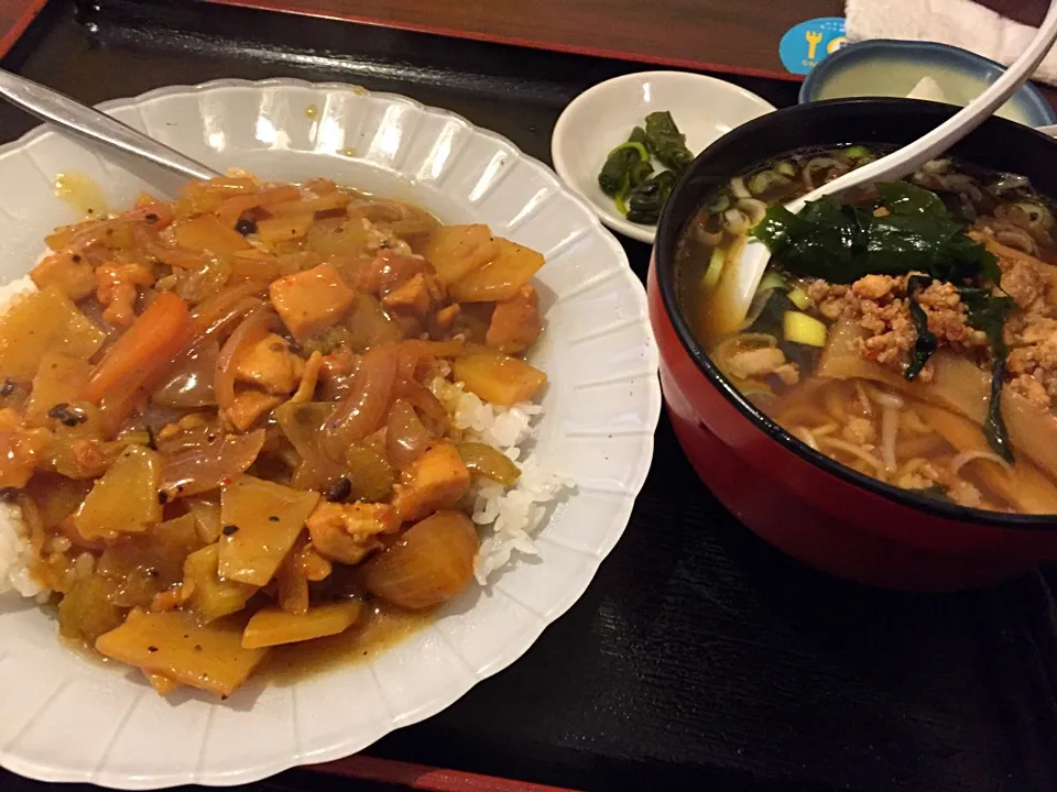 鶏肉のカレー丼と半ラーメン|マハロ菊池さん