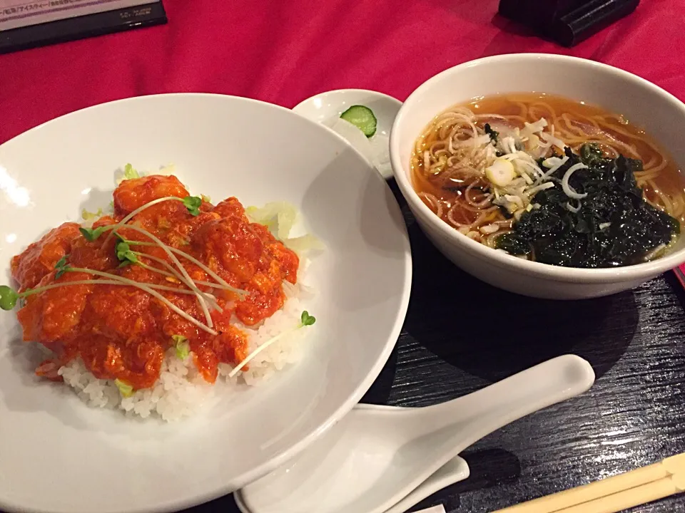 エビチリ丼とミニラーメン|純さん