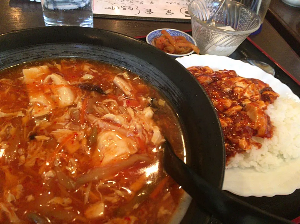 【日替定食】スーラータンメンと小麻婆豆腐丼を頂きました。|momongatomoさん