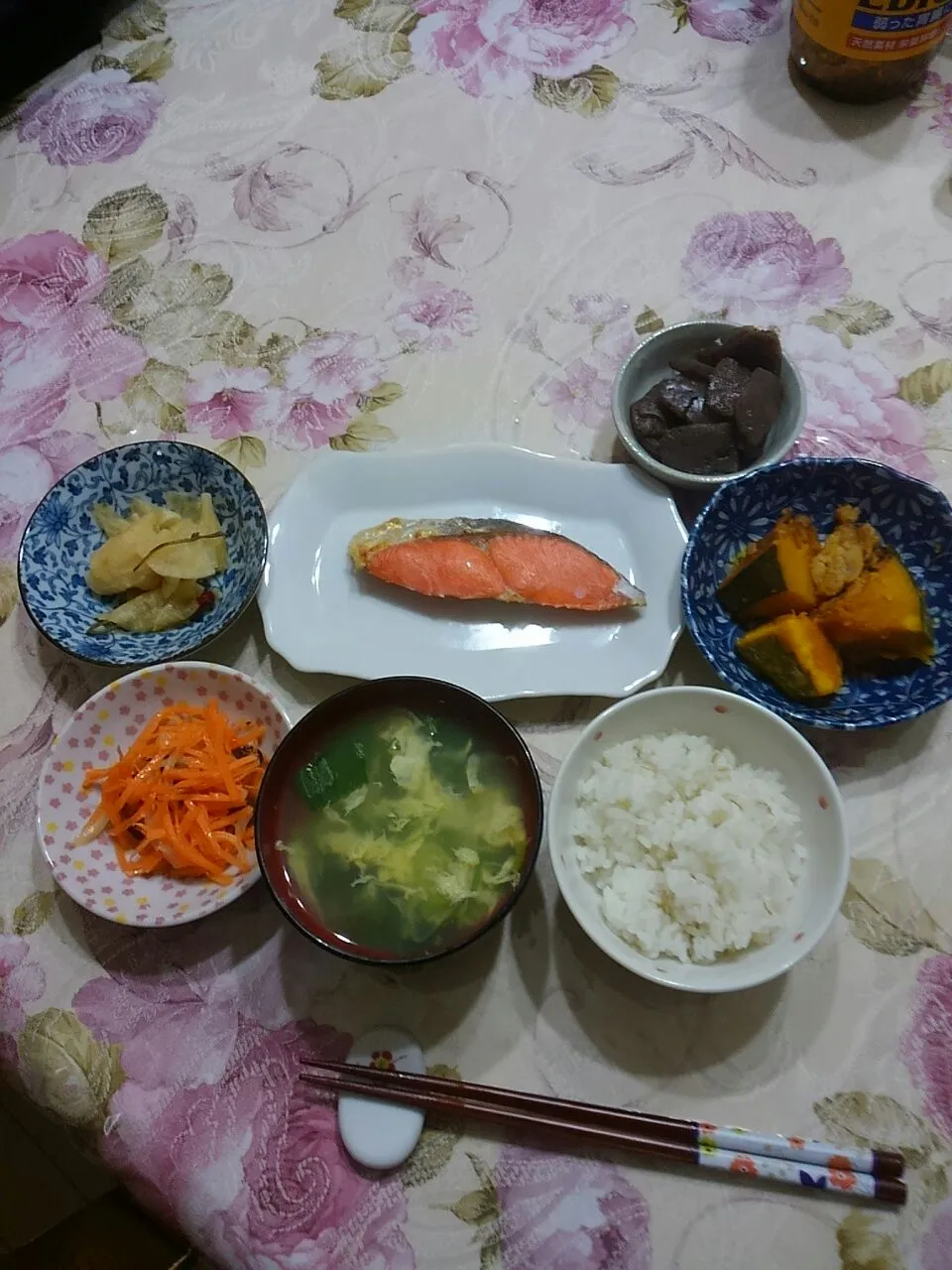 朝の栗カボチャと塩鮭と常備菜３品で夕飯献立|たえさん