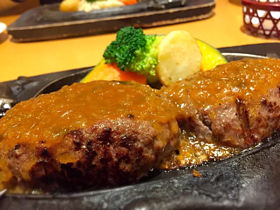 Snapdishの料理写真:ライヴ前に腹ごしらえ。さわやかのげんこつハンバーグ、いただきまーす♪|ASuzukiさん