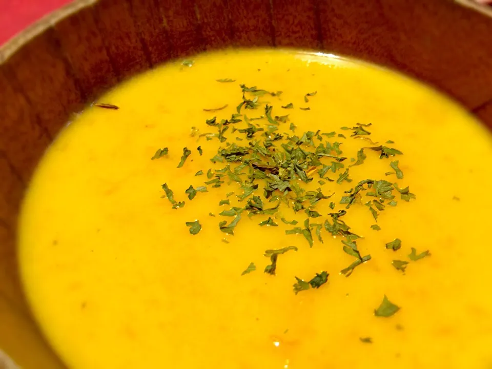 冬至のかぼちゃスープ。
Creamy Pumpkin soup.|Sayaka Jinsenji Huletteさん