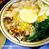 Snapdishの料理写真:丸ごとドーン！カマンベールチーズ鍋🍲|tomocarat.さん