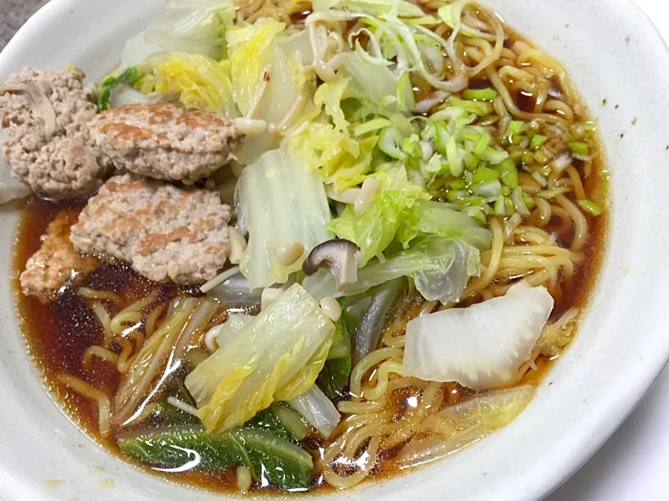 野菜とキノコ類のスープで
札幌醤油ラーメン|Hiroo  Higuchiさん