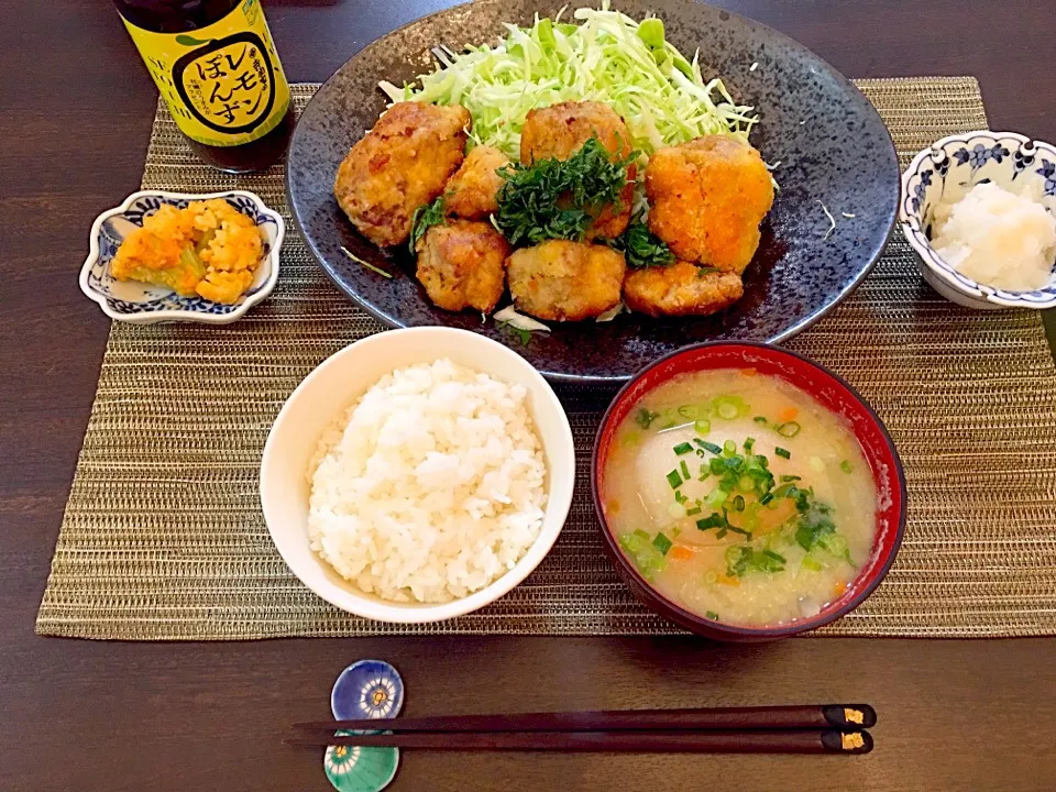 一口とんかつ   カリフラワーのマヨ和え   お麩入り味噌汁|NAKATAさん