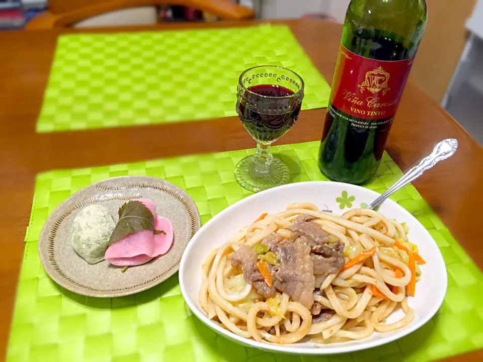 Snapdishの料理写真:カルビ焼きうどん🍷|マニラ男さん