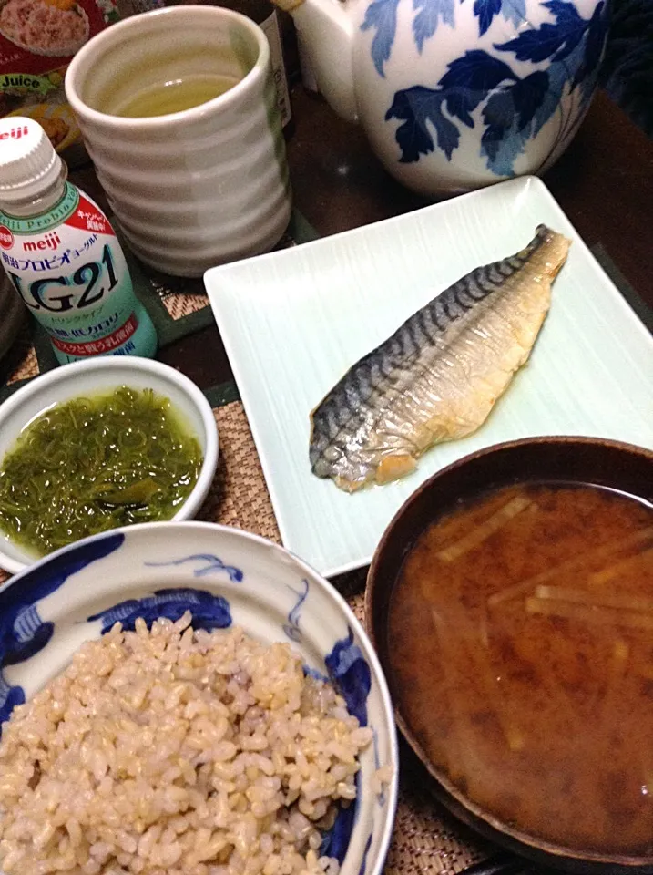鯖の塩焼き＆めかぶ＆大根の味噌汁|まぐろさん