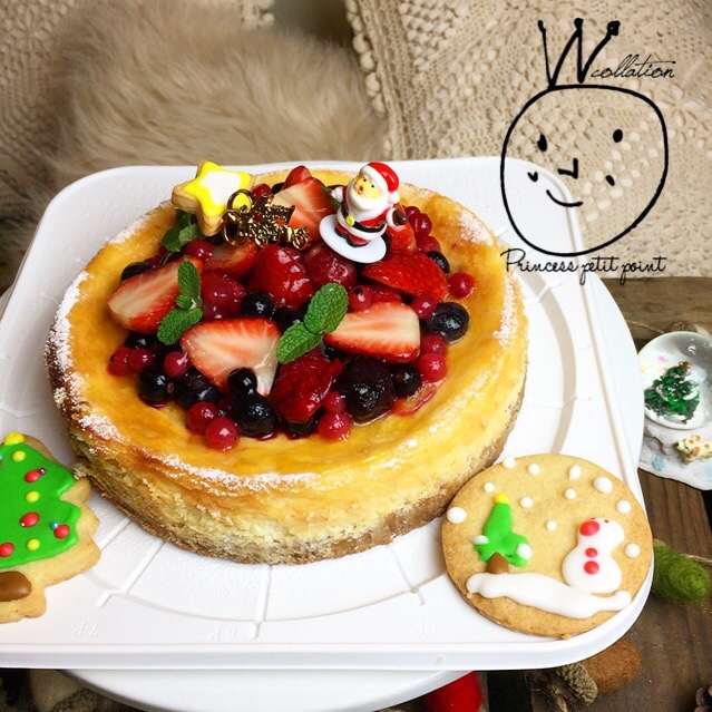 クリスマスデコレーションケーキ Ooベイクドチーズケーキにベリーでかざりつけ Keibi Snapdish スナップディッシュ Id U1qf9a