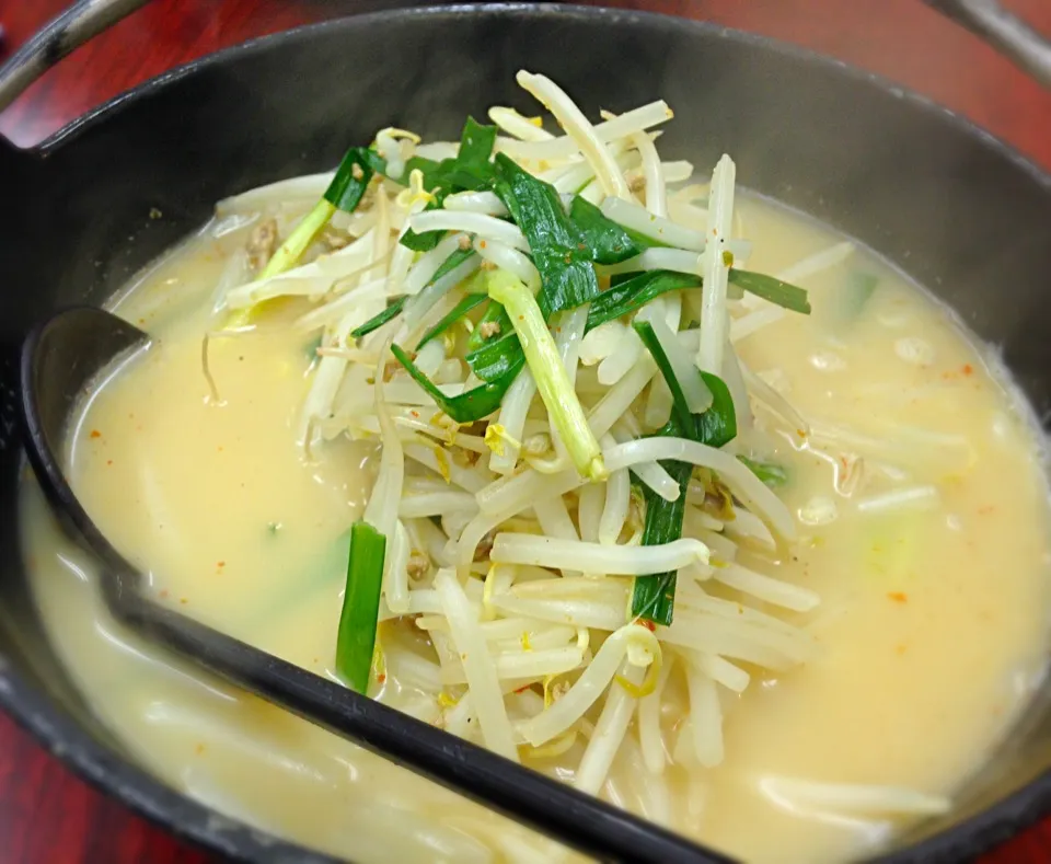 昼ごはん   火山ラーメン とんこつ
見かけは普通だが辛いっ(*^◯^*)|ぽんたさん