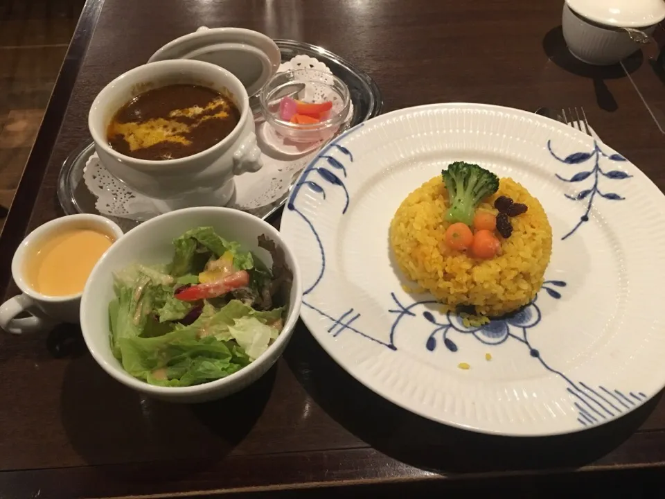 〔お食事セット〕椿屋特製ビーフカレー〜ピクルス付き〜(飲み物:ホットコーヒー)|マロさん