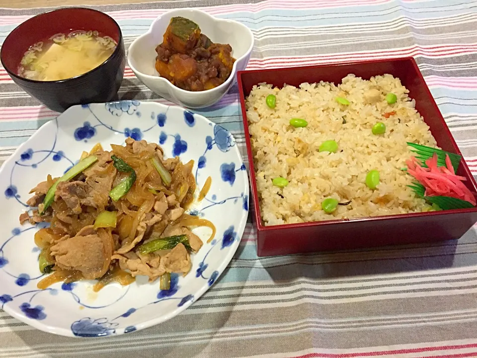 鶏おこわ風炊き込みご飯・豚と青梗菜玉ねぎの生姜炒め・冬至かぼちゃ小豆煮・豆腐と舞茸の味噌汁〜12/22晩御飯|まーままさん