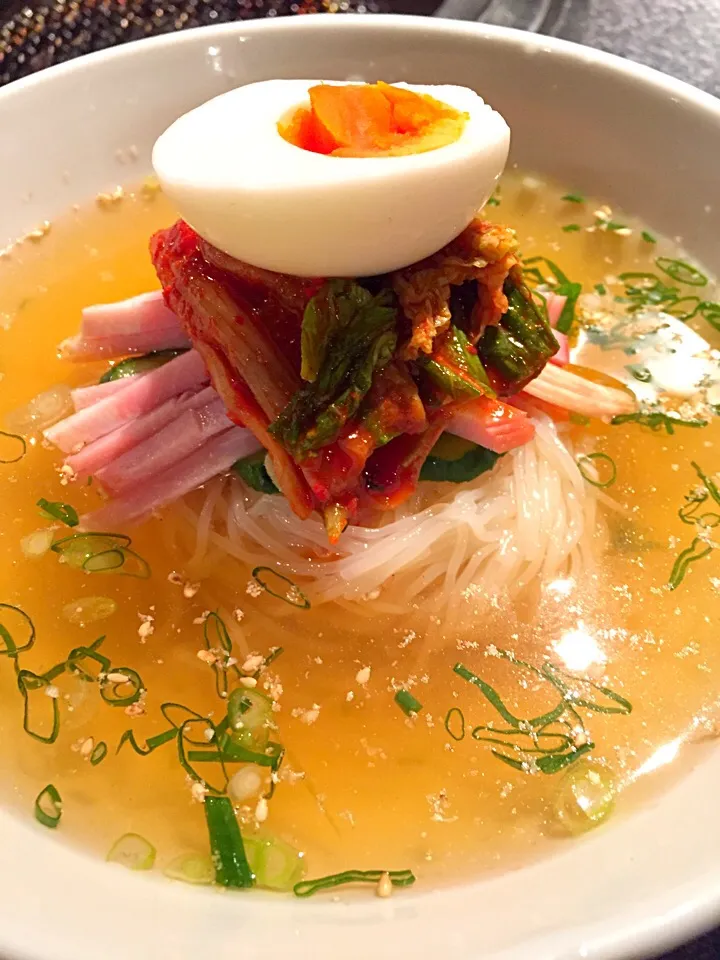 Snapdishの料理写真:今宵の聖水沐浴会のしめは冷麺どす🍜これで、今年の焼肉食べ納めですわ🐮|にゃあ（芸名）さん