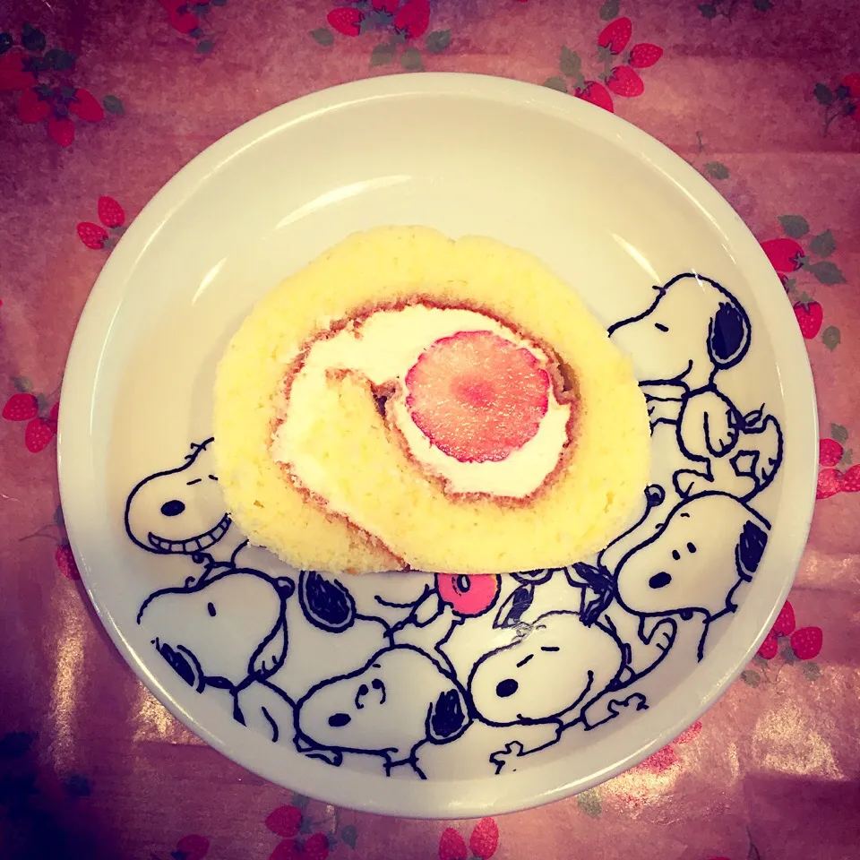 Snapdishの料理写真:苺のロールケーキ|ひとみさん