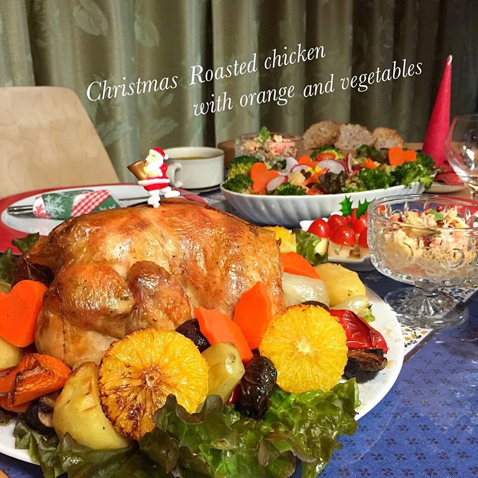 オレンジがアクセントの🎄ローストチキン🎄チキンはローズマリーと塩胡椒に一晩漬けてから焼きました！|moyukitaさん