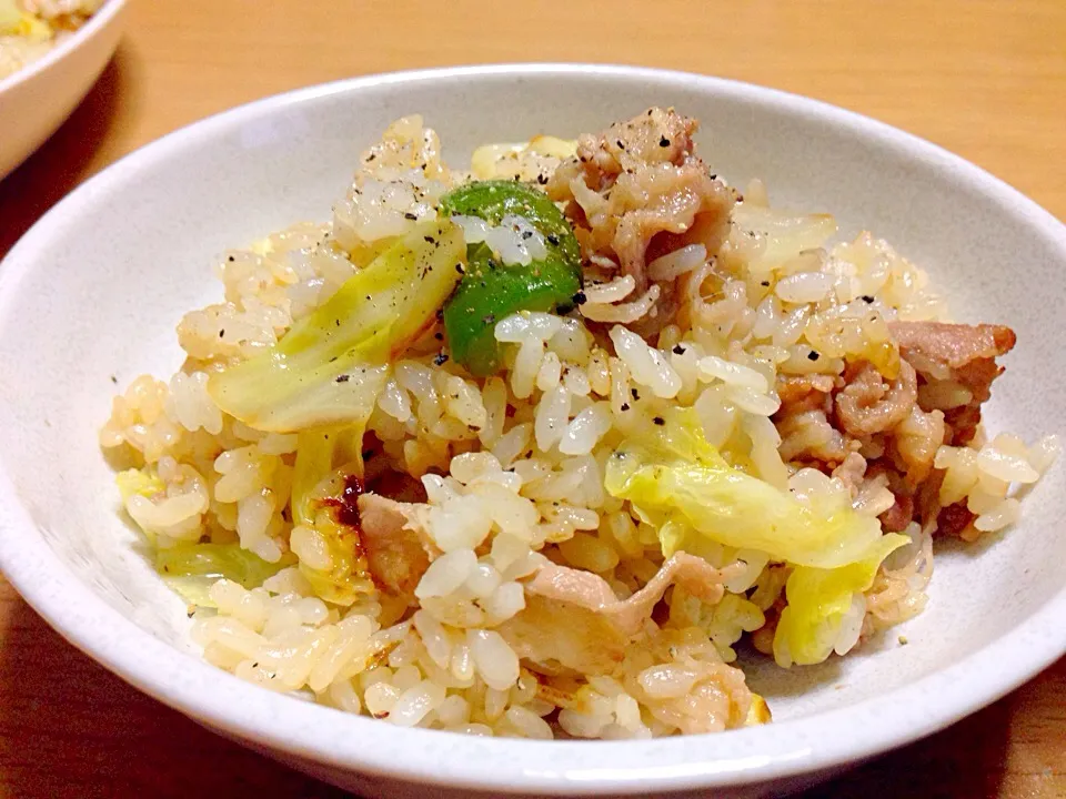 牛こまガーリックライス 焦がしバターにちょっとだけ醤油😆|こんこんさん