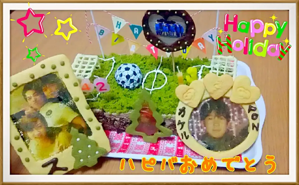 お友達から、息子っちのbirthdayケーキオーダー承り、昨日作ったよ～😊
ステンドグラスクッキー💕を使って、フォトフレーム風クッキー🍪|ひとみんΨ(*´∀｀)Ψさん